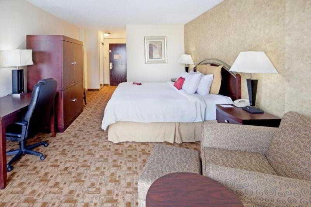 Radisson Hotel Austin - University Exterior photo