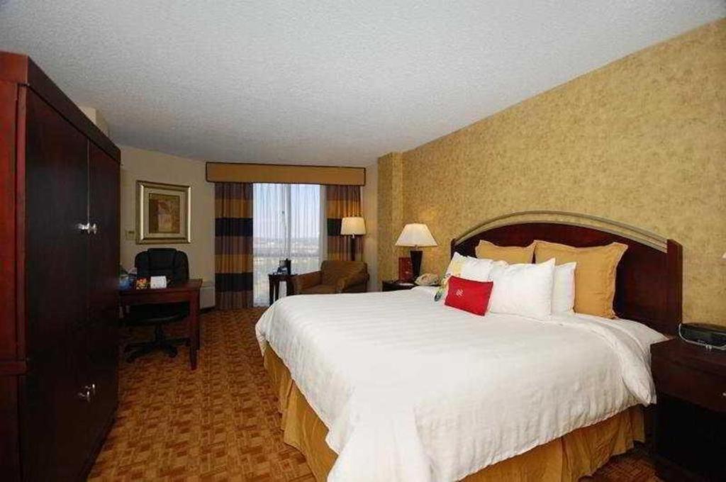Radisson Hotel Austin - University Exterior photo
