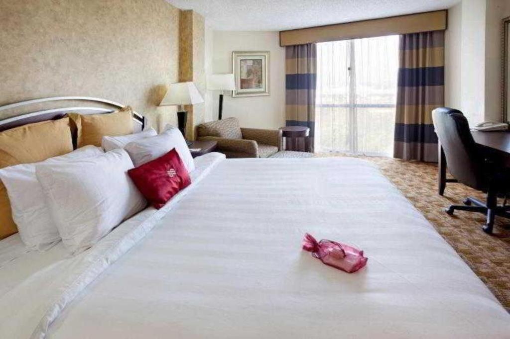 Radisson Hotel Austin - University Exterior photo